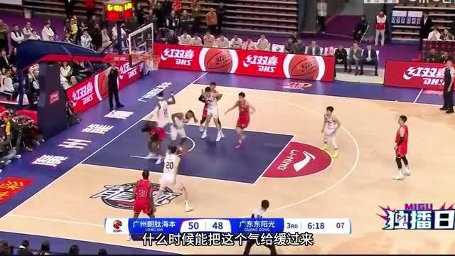 针锋相对！郭艾伦倒地抢断徐杰；徐杰强打郭艾伦上篮，20分算啥？
