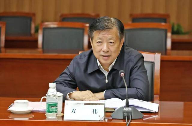 江苏省政府副秘书长,连云港市市长,2021年7月出任连云港市委书记