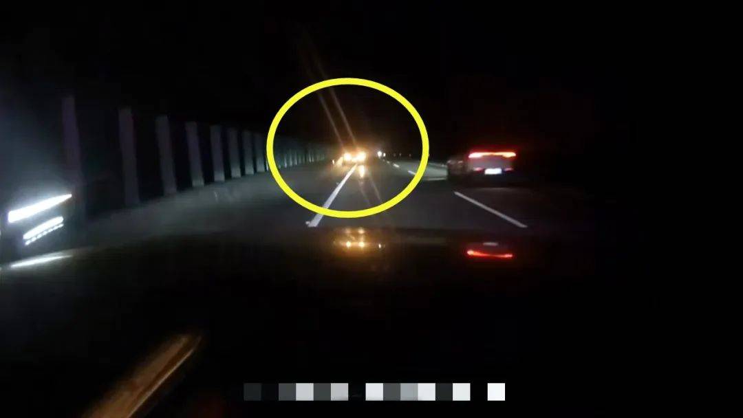 一家三口在广西高速上逆行12公里,近百辆车“懵”了 一家三口在广西高速上逆行12公里,近百辆车“懵”了