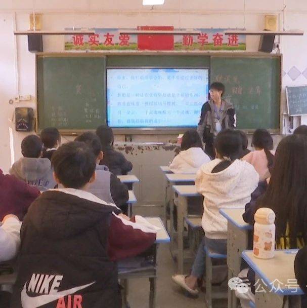 大学生热心义教 小学生学玩兼得_梦坊_课堂_林景