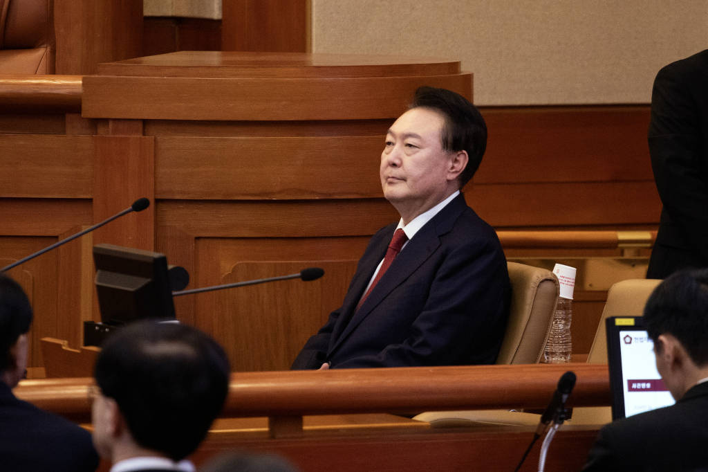 尹锡悦支持者冲入法院打砸，推动者有谁？