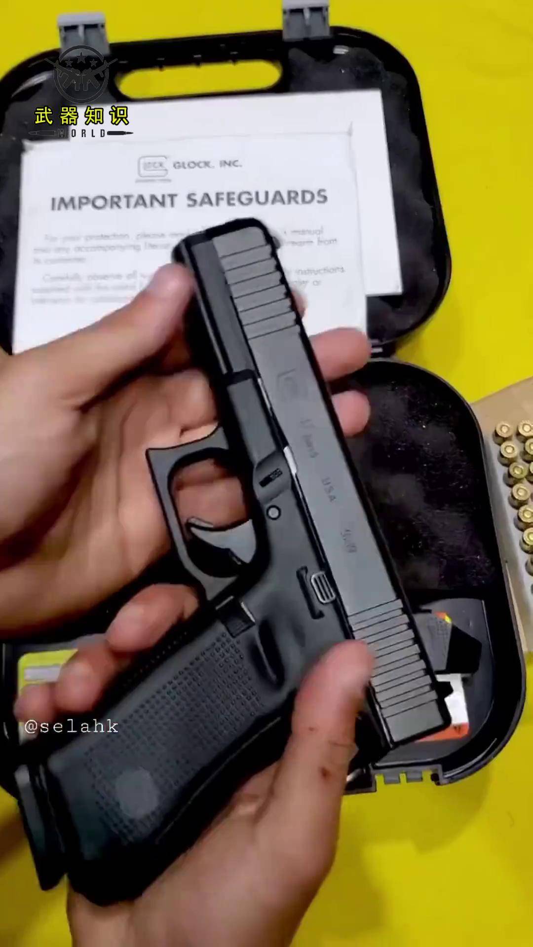 格洛克17第5代半自动 拉动滑套退弹的感觉真不错 武器