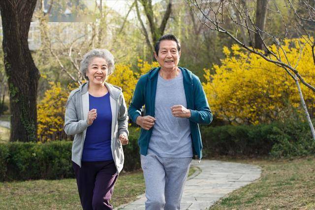 老年人晚间健康习惯：你知道多少？ 老年人晚上应避免的习惯，健康必读！