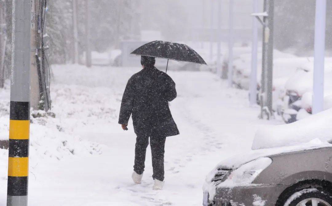 剛剛，沈陽(yáng)發(fā)布大雪黃色預警！啟動(dòng)城市除雪二級（暴雪）橙色預警！