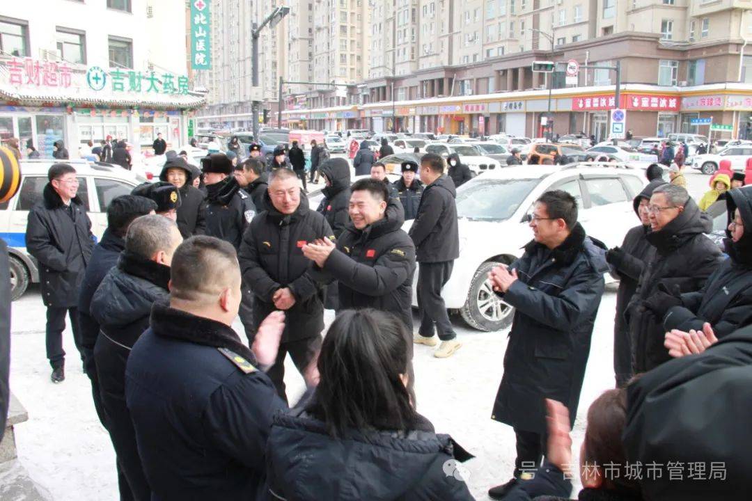 大年初一，吉林市人民政府副市长付彦平走访慰问一线城管工作人员