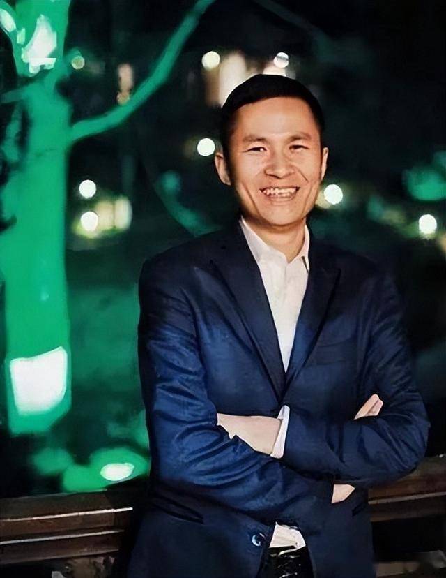 富豪钱峰雷3000万买的画,邀请网红条哥欣赏,竟一剪为二让带走?