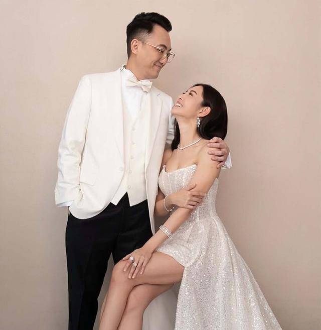 威斯尼斯官网恭喜香港知名女星晒高颜值婚纱照即将和未婚夫在星级酒店结婚(图2)