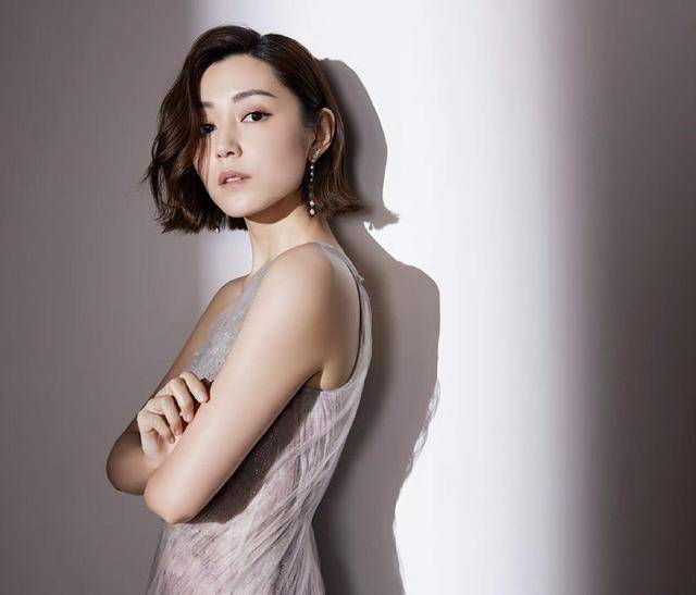 威斯尼斯官网恭喜香港知名女星晒高颜值婚纱照即将和未婚夫在星级酒店结婚(图7)