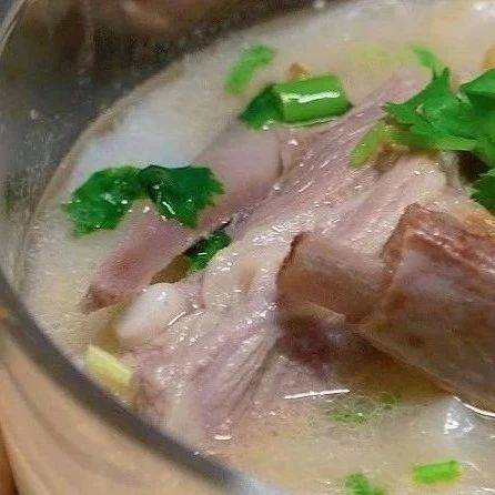 同样是羊汤，这三种可真不一样_食用_汤羊_汤中
