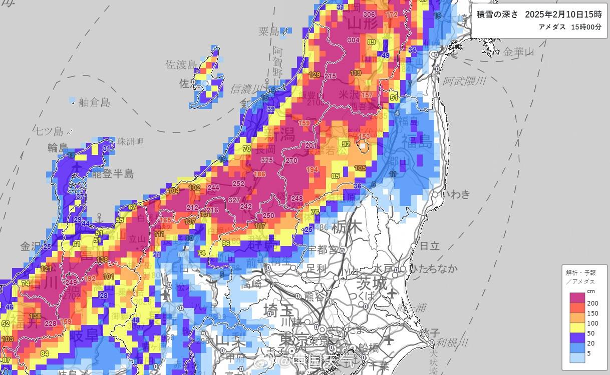 日本的雪下疯了！本州岛靠日本海一侧部分地区积雪达3米，未来几日雨雪依旧频繁