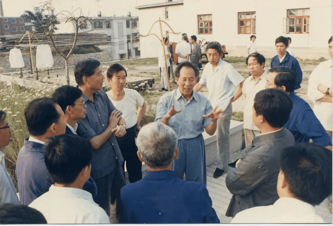 武汉的鲜花被抢光了这张合影已空无6686体育网址一人…(图3)
