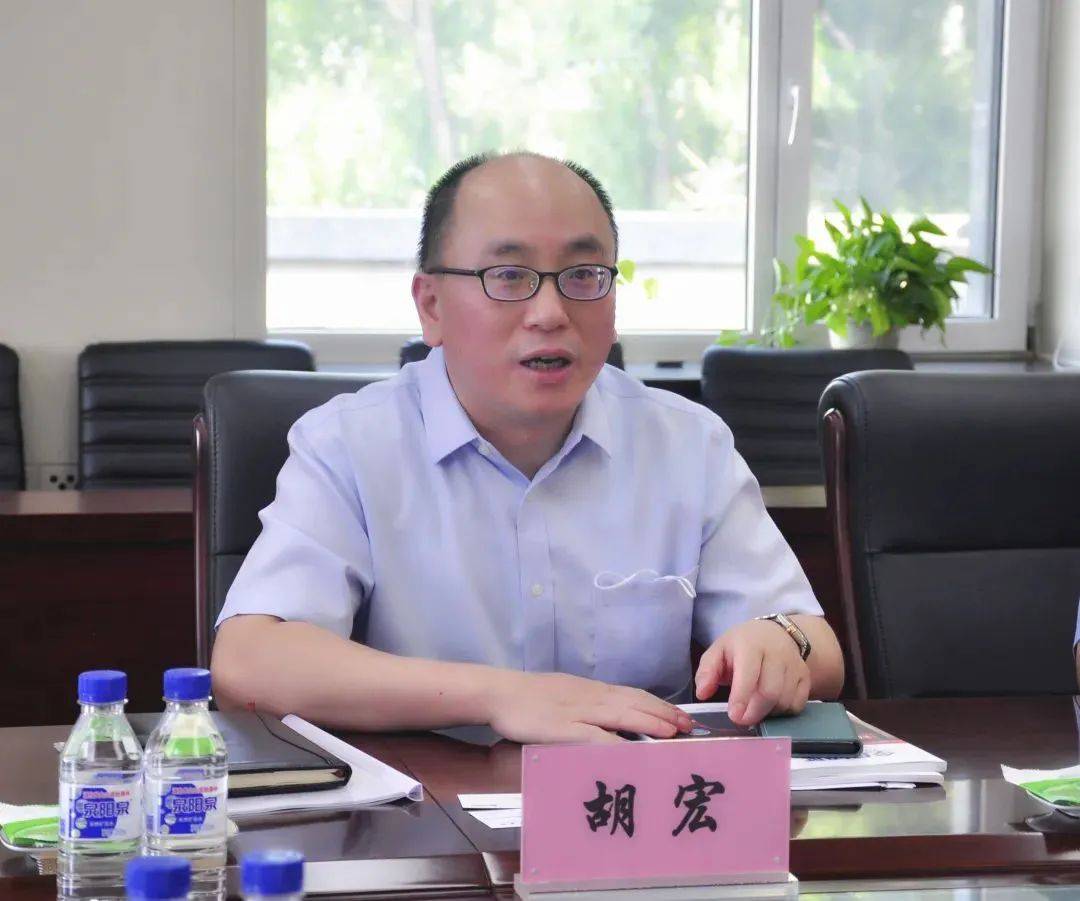 上月辞职的胡宏被查