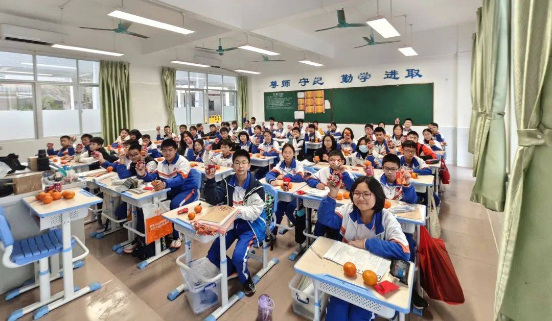 清溪中学以其独特的开学迎新活动