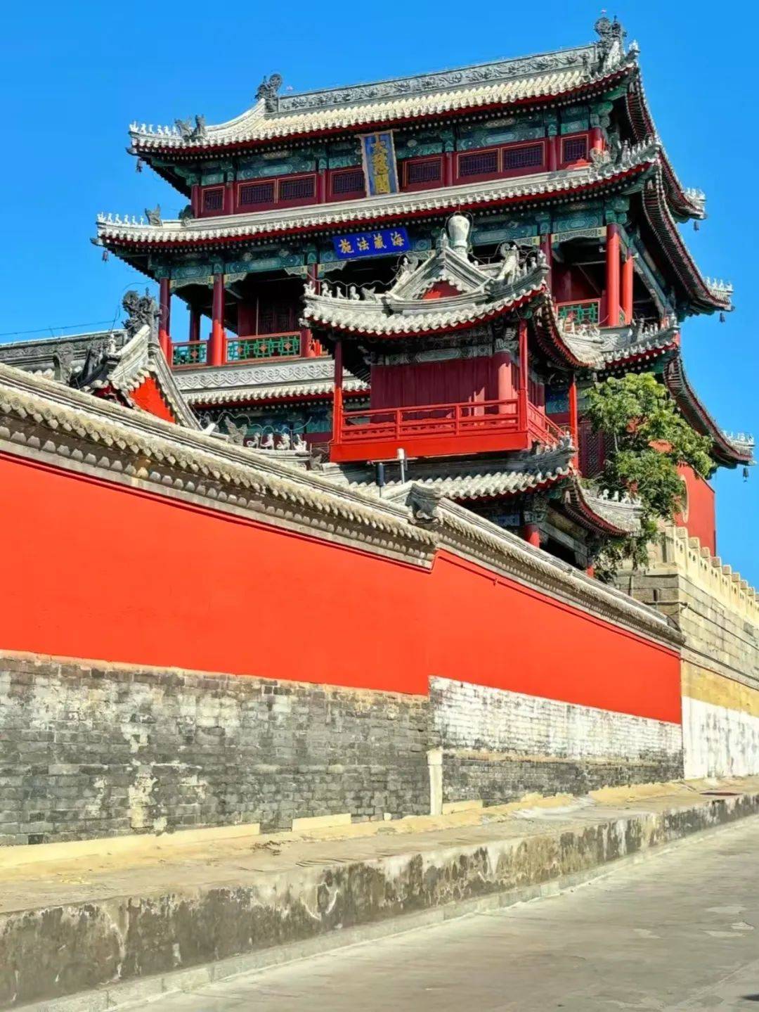 大慈阁庄严肃穆飞檐斗拱气势恢宏作为保定的标志性古建筑承载着无