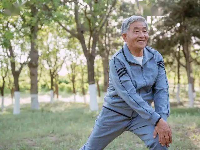 冠心病患者运动需谨慎：60岁以上老人的健康提醒，冠心病患者运动：60岁以上人群的健康指南