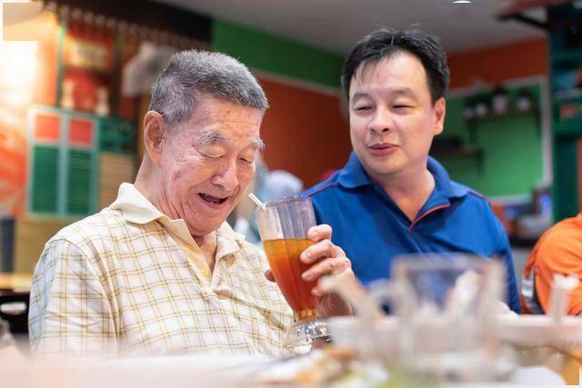 60岁后饮酒需谨慎：医生强调的“三不要”原则，60岁后饮酒，这些“不要”你知道吗？医生来提醒