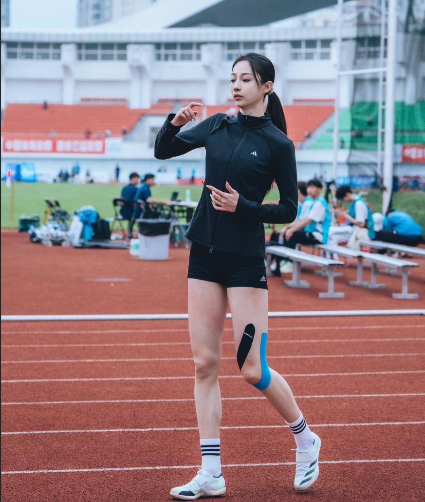 中国田径第一美腿九头身冷白皮明星的长相超模的身材