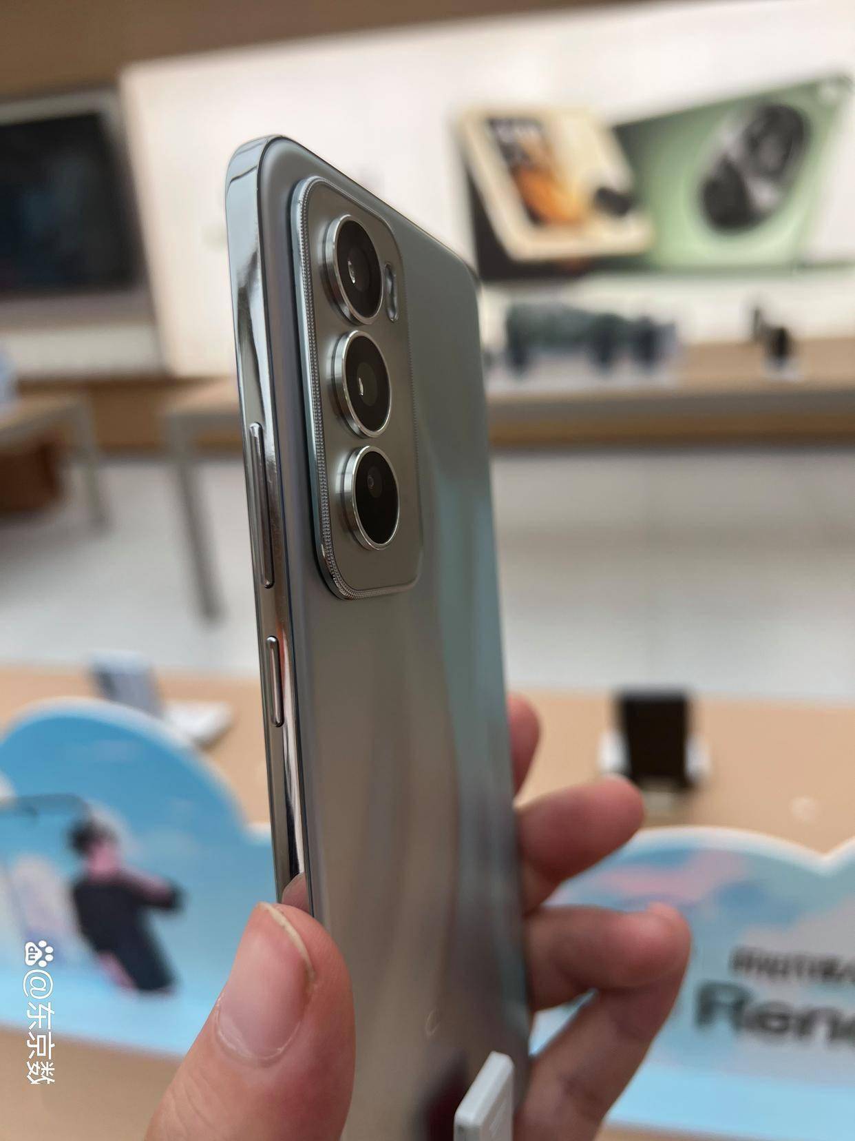 不容错过的OPPO Reno12：从外观到性能的超值手机，惊艳！OPPO Reno12在多方面表现亮眼，性价比超高