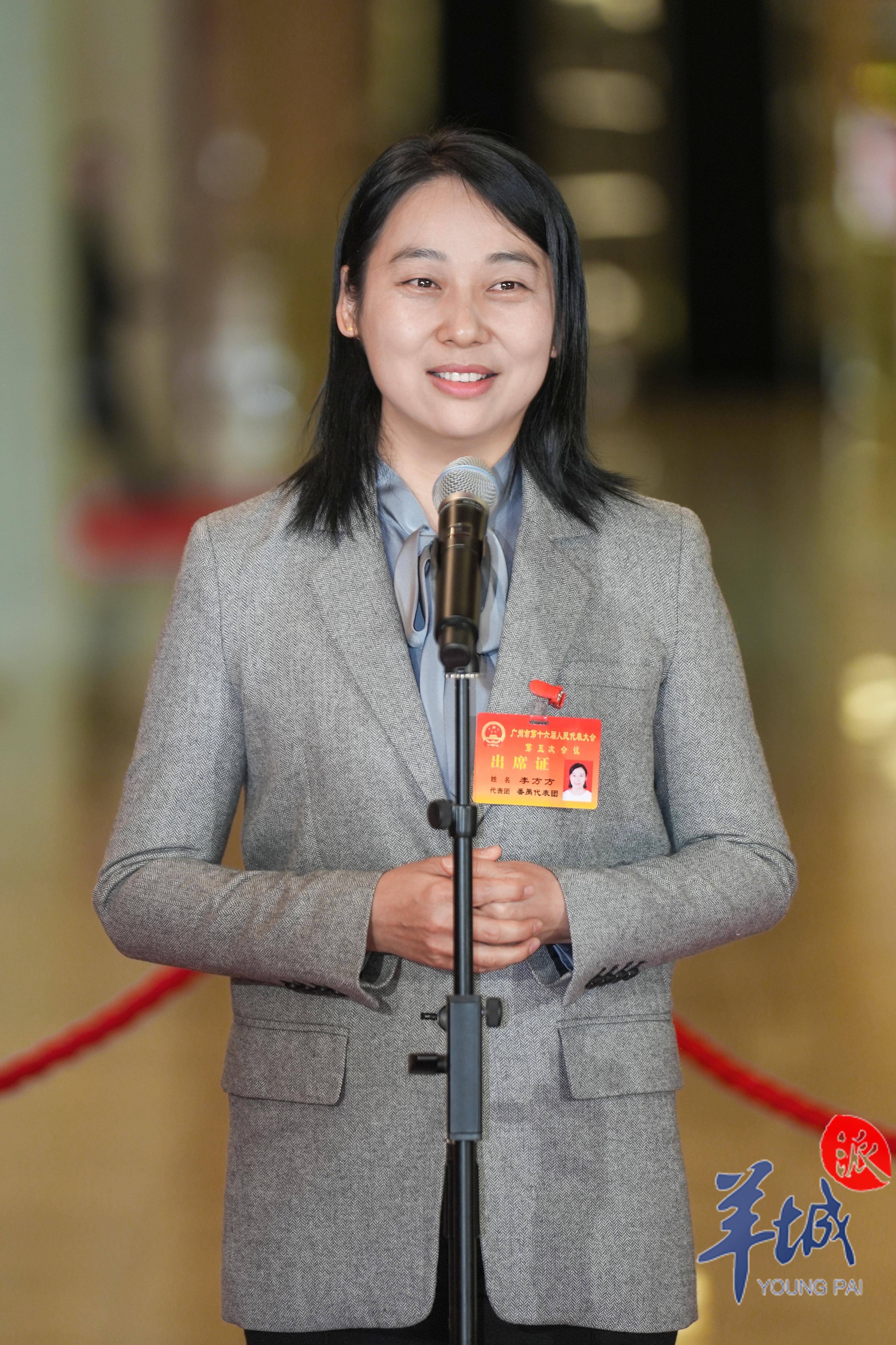 广州市十六届人大五次会议举行第三场代表通道