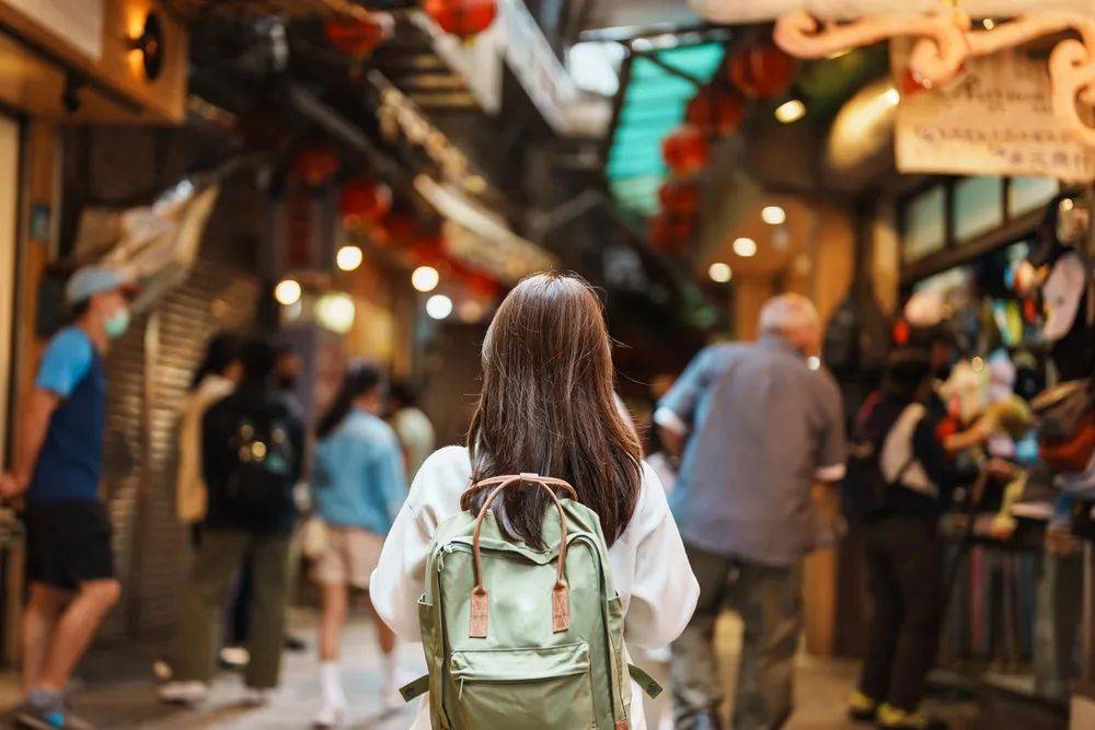 数据洞察：2024年日本人出境旅游，到底有多惨？-华闻时空