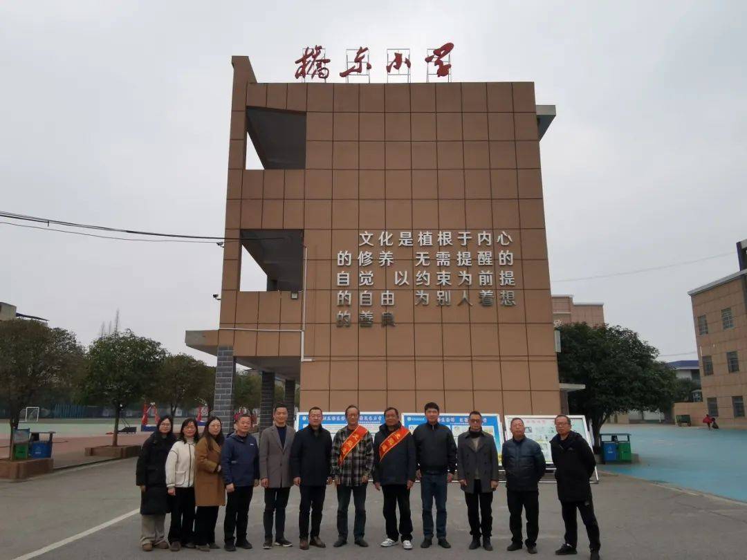 情系杏坛数十载,桃李芬芳映初心