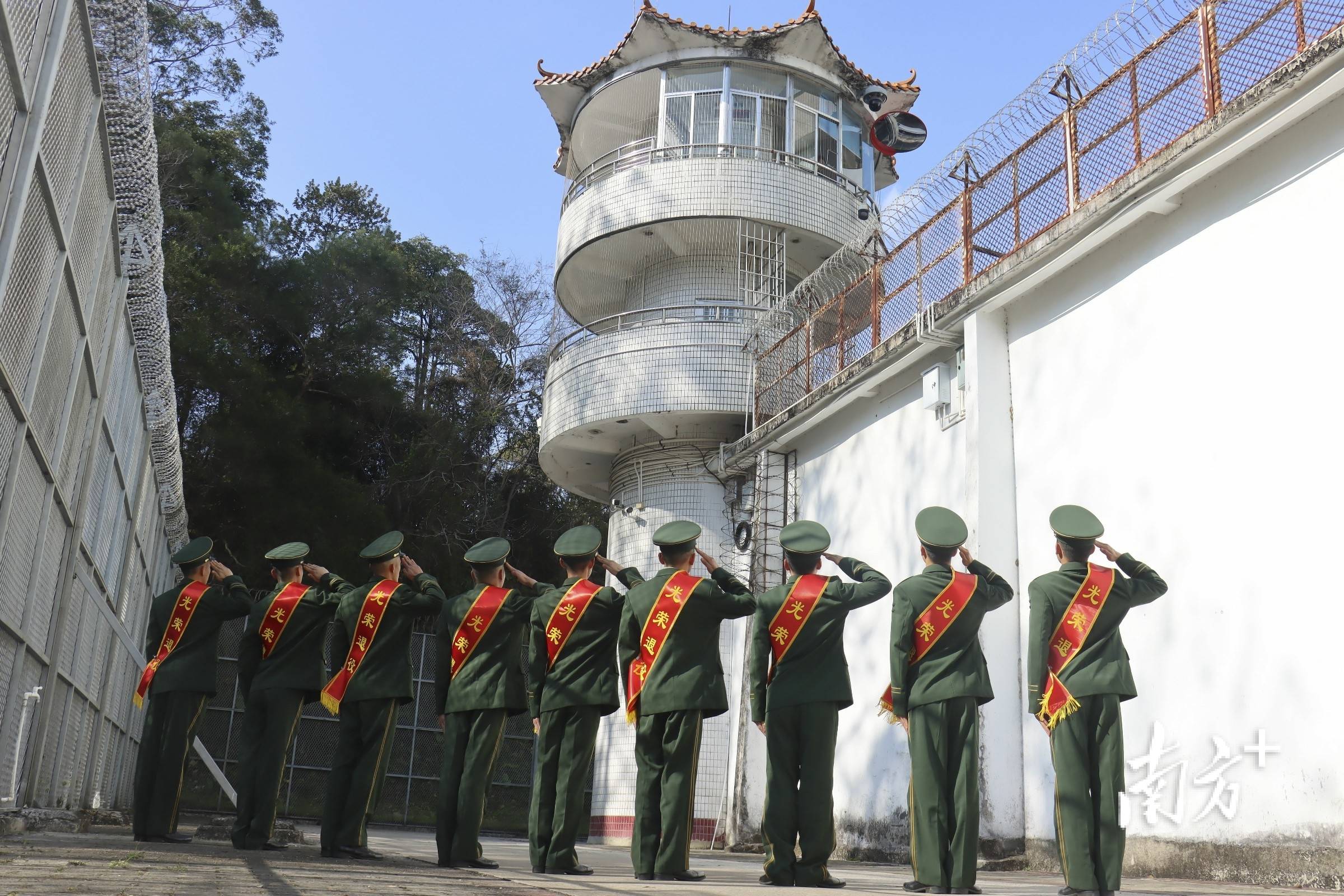 卸戎装,续荣光,阳江武警欢送战友