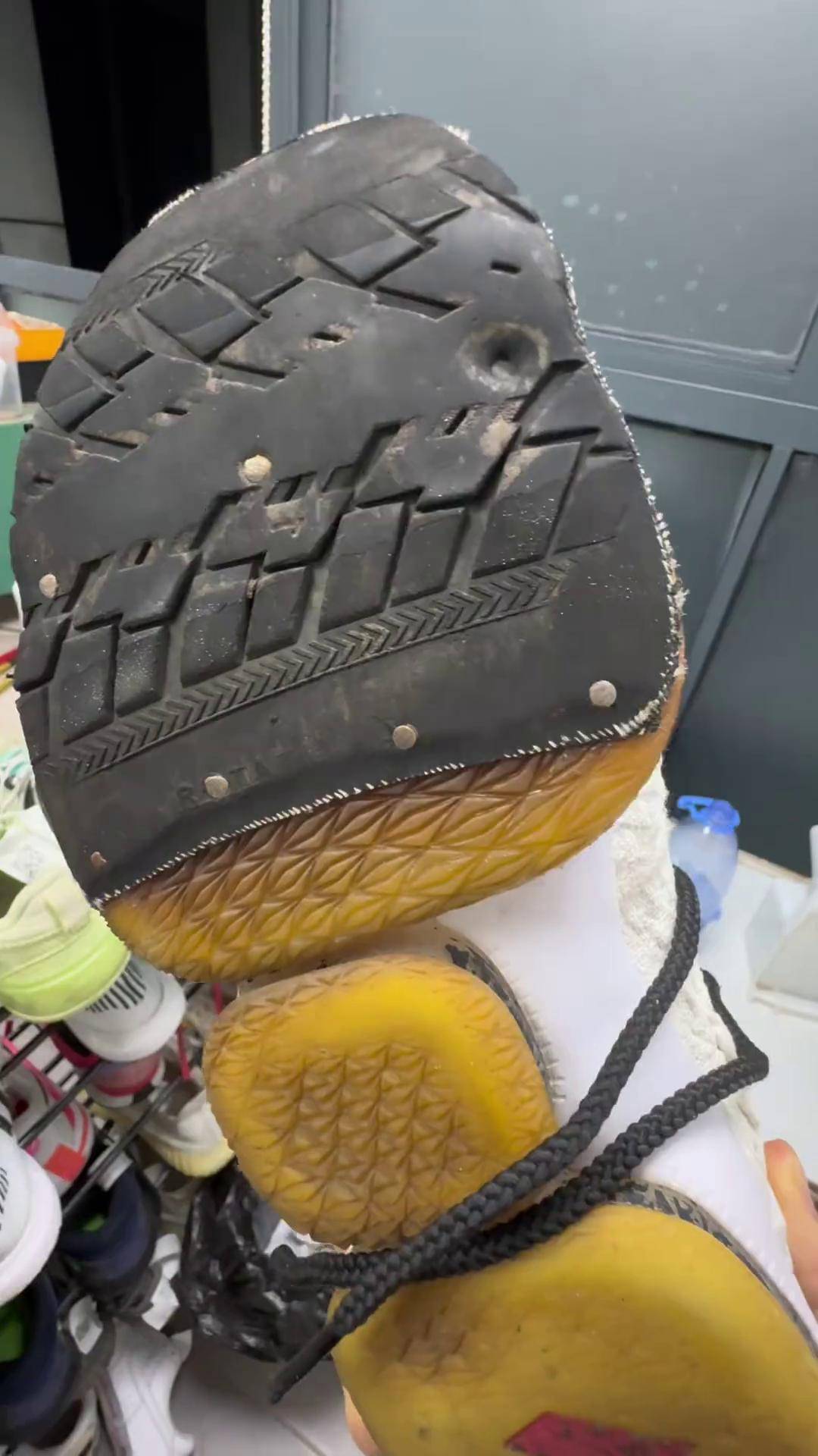 詹姆斯轮胎皮限定款洗鞋修鞋 洗鞋修鞋技术培训 换底