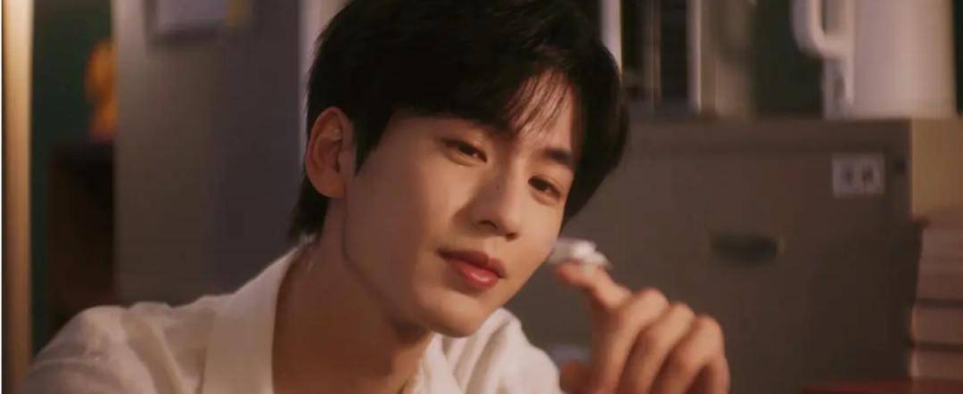 《难哄》《滤镜》《爱你》，没点粉丝滤镜都看不下去