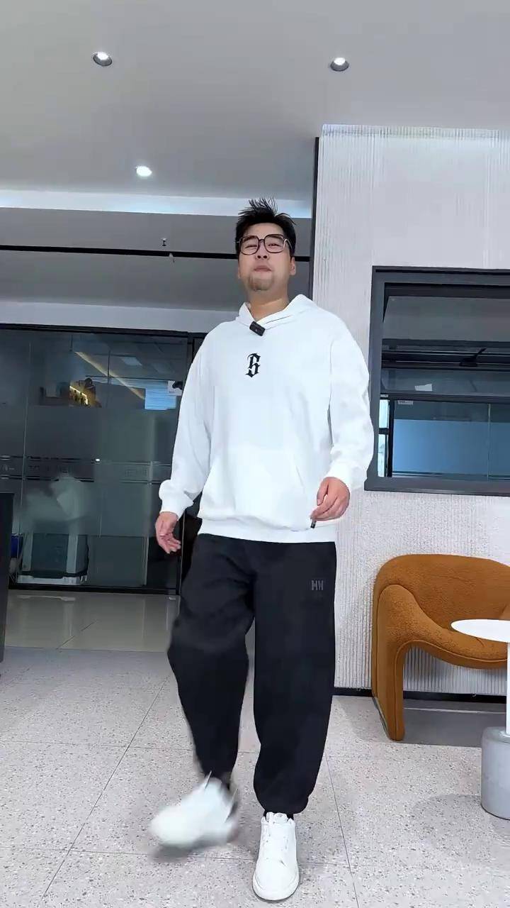 胖男生秋天这样穿,真的太加分啦大码男装 秋季新款 这么穿显瘦20斤