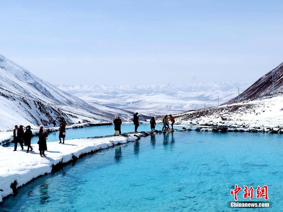 青海门源:岗什卡雪峰吸引游客_岩羊_李隽_生态