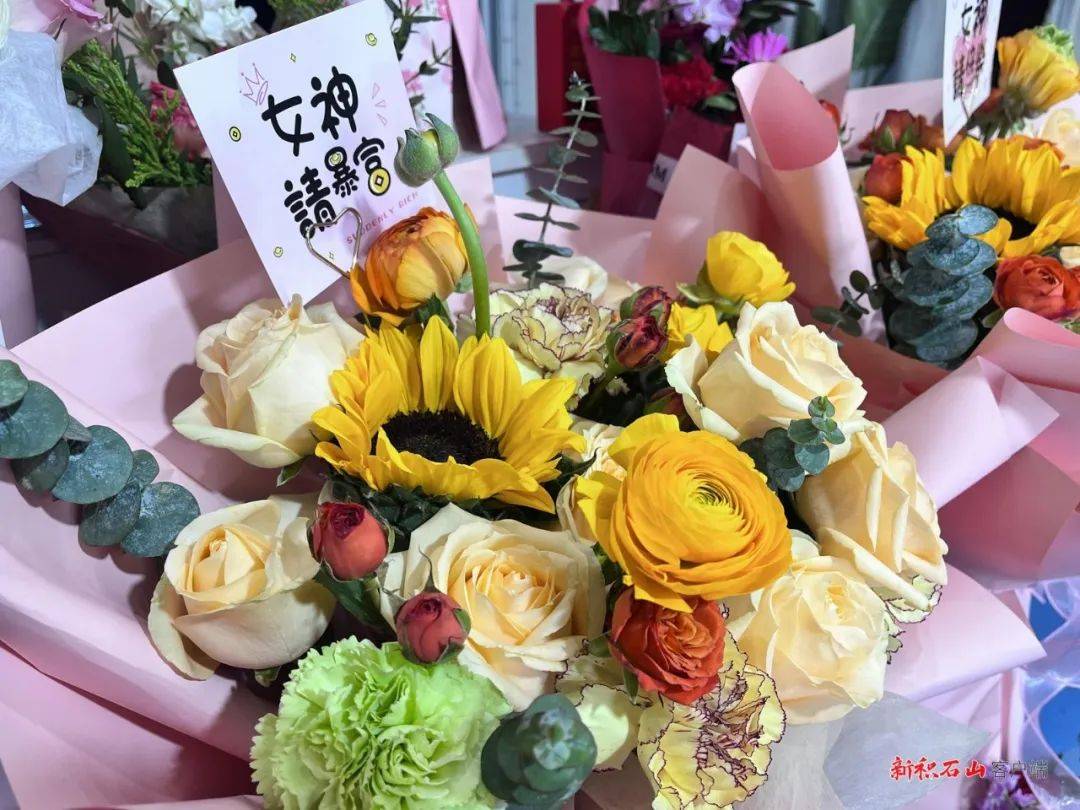 据了解,今年妇女节,花肆花艺花店特意精选了数十种寓意美好的鲜花