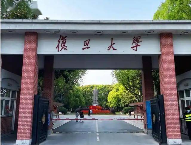 高校AI之争：坐票、站票与场外选手的不同命运，从高校AI布局，看未来教育与科技发展新趋势