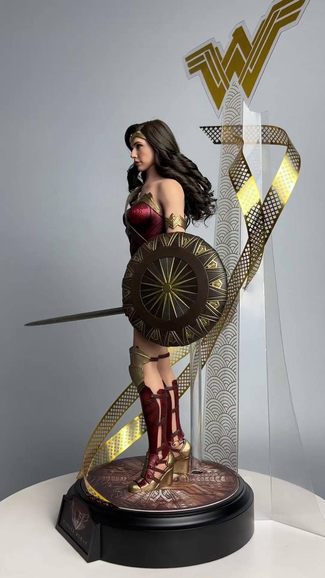 hottoys华纳100周年限定神奇女侠hottoys 神奇女侠 盖尔加朵 兵人