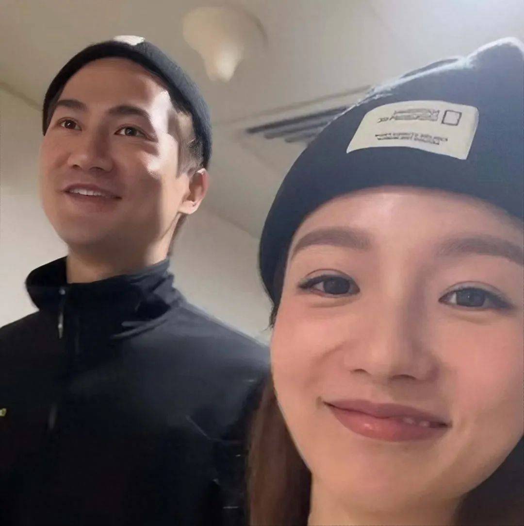DB电竞app恭喜TVB“金童玉女”郭子豪邓卓殷正式签字结婚婚礼进入倒计时时间地点暂未公布(图1)