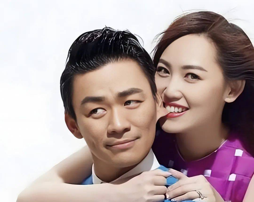 43岁王宝强送走马蓉又遇冯清,憨厚的老实人,可别再掉进"女人坑"!