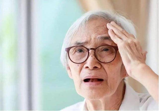 揭秘：硒元素如何为大脑健康“保驾护航”？，老年痴呆风险攀升，硒元素成关键“守护员”！