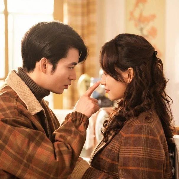 现象级短剧《家里家外》3天播放破10亿!爱与温暖圈粉无数_方言_年代_观众
