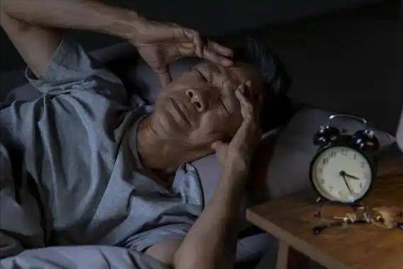 夜间睡眠暗示肺部健康，你知道吗？，夜间睡眠异常，可能是肺部疾病的信号！