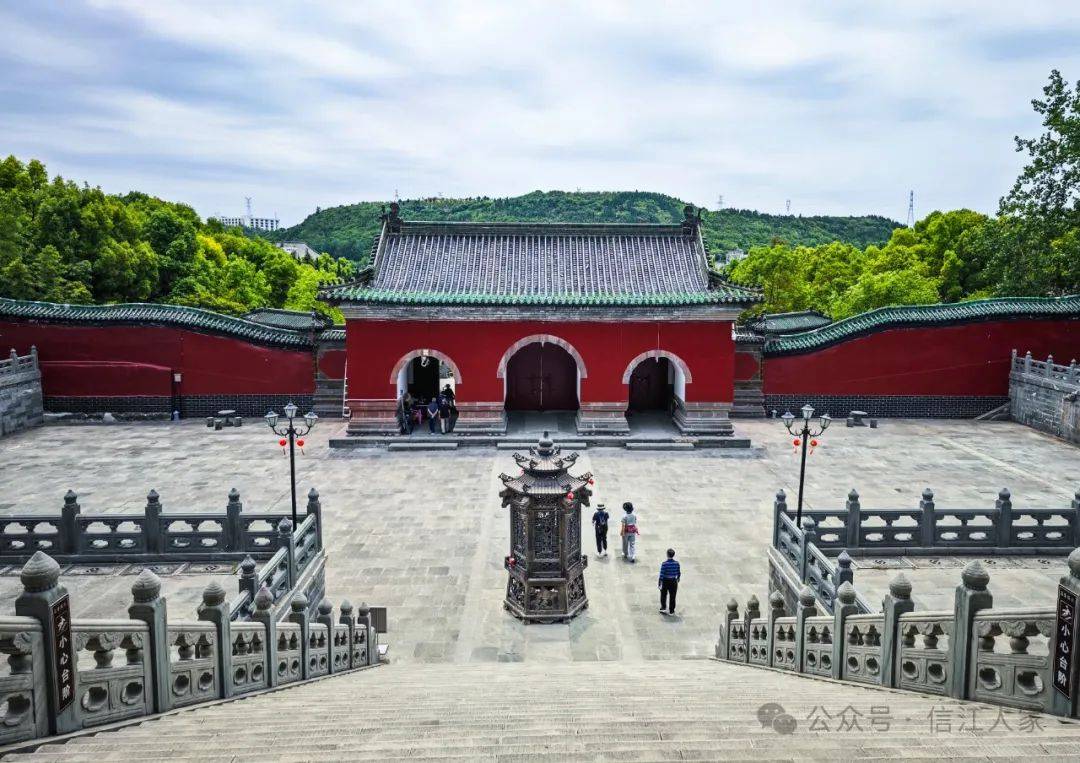 丹江口:大坝景区 · 静乐宫