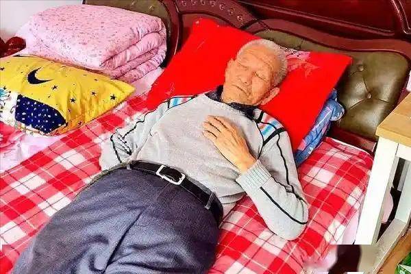 高血糖人群午睡指南：细节决定健康，高血糖人群午睡，可能带来这些身体变化！