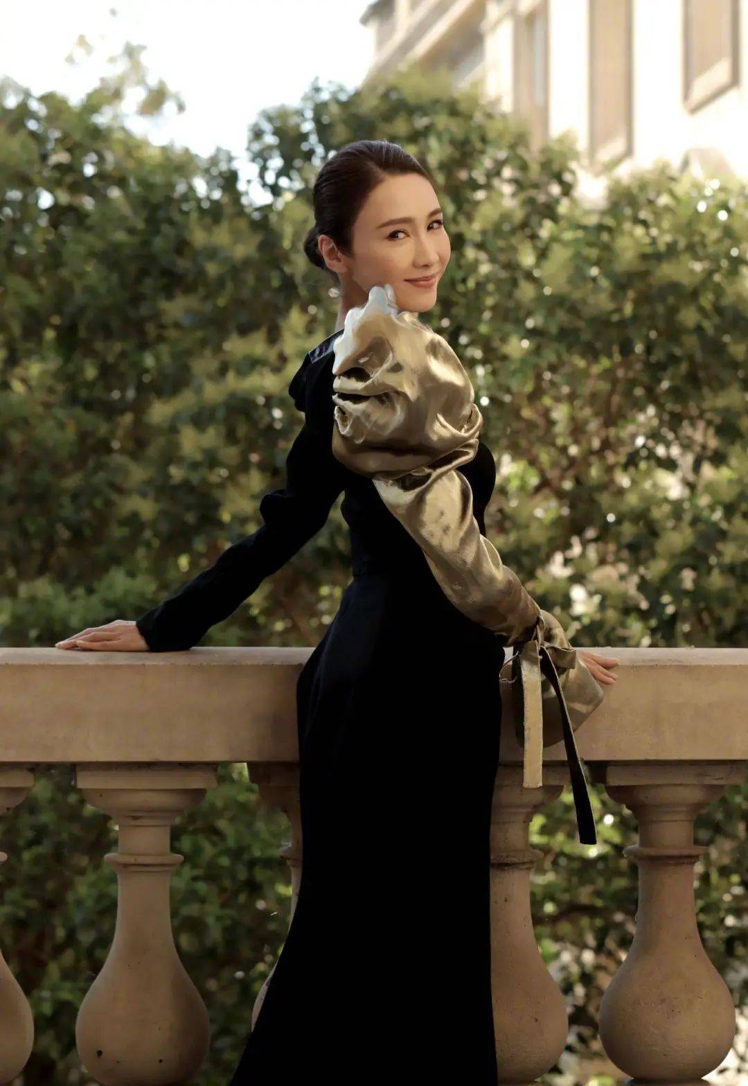 53岁黎姿近况曝光:一家四口挤20平破屋,弟弟瘫痪,嫁残疾老公,如今后悔