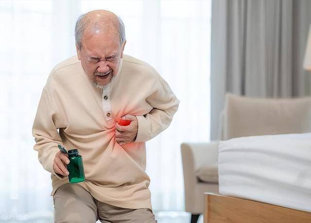 老年人镶牙需谨慎，这些健康隐患要知晓，老年人镶牙，选对时机才健康