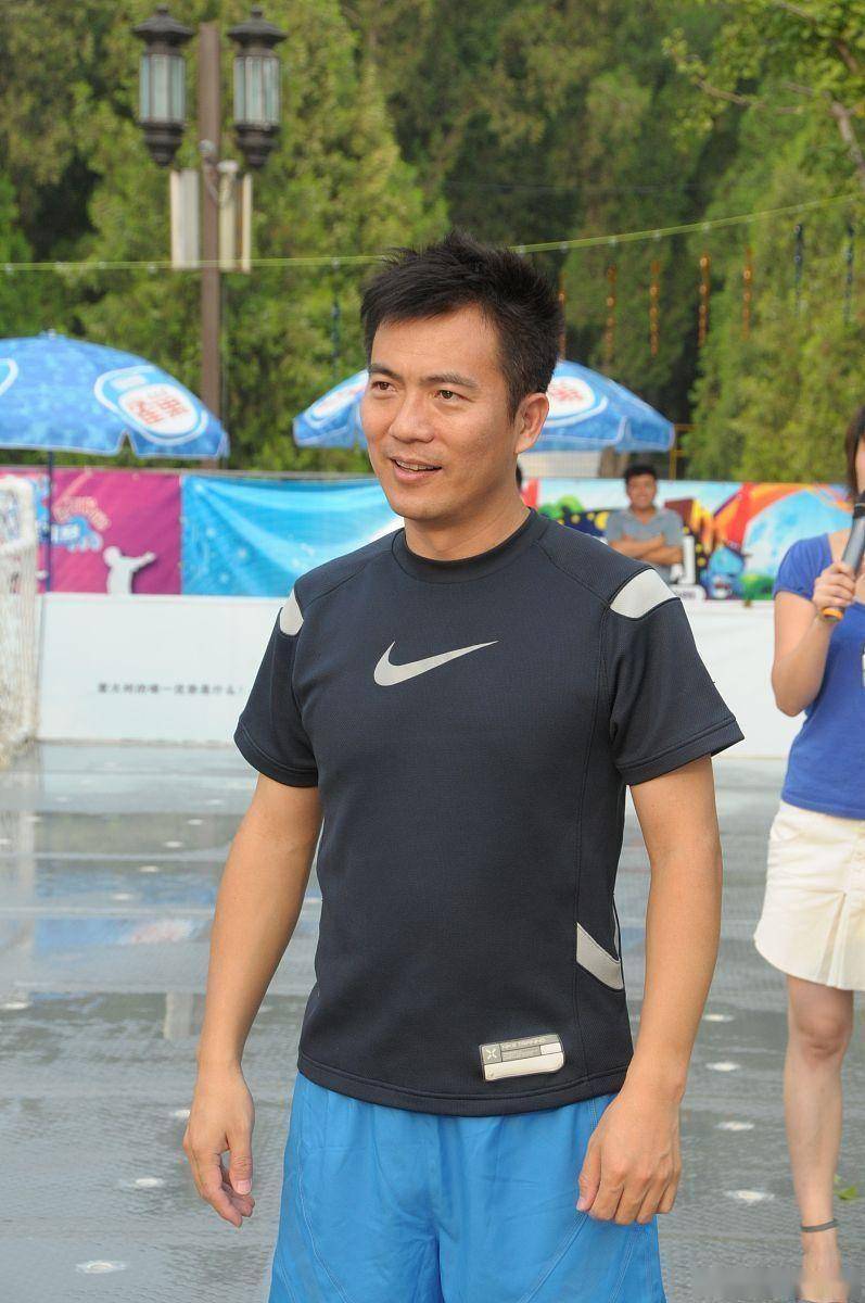 黄健翔:国足主帅工作太轻松?网友怒怼:你行你上