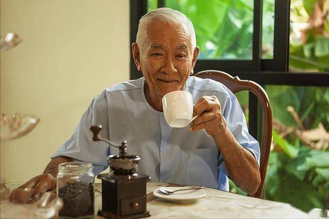 揭秘：长期喝绿茶，老人身体会迎来哪些惊喜转变？ 绿茶助力，老人健康三个月大蜕变！