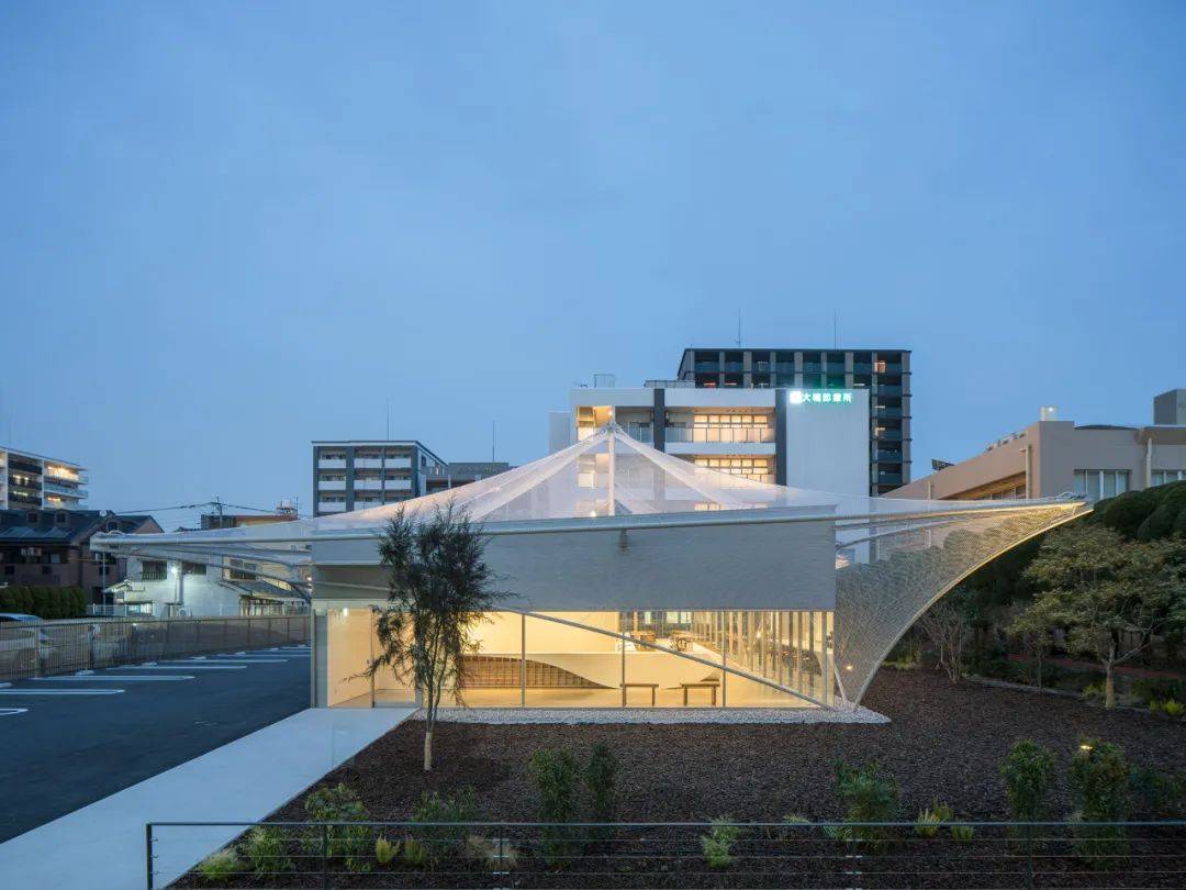 隈研吾新作:用金属网打造"会呼吸"的咖啡馆