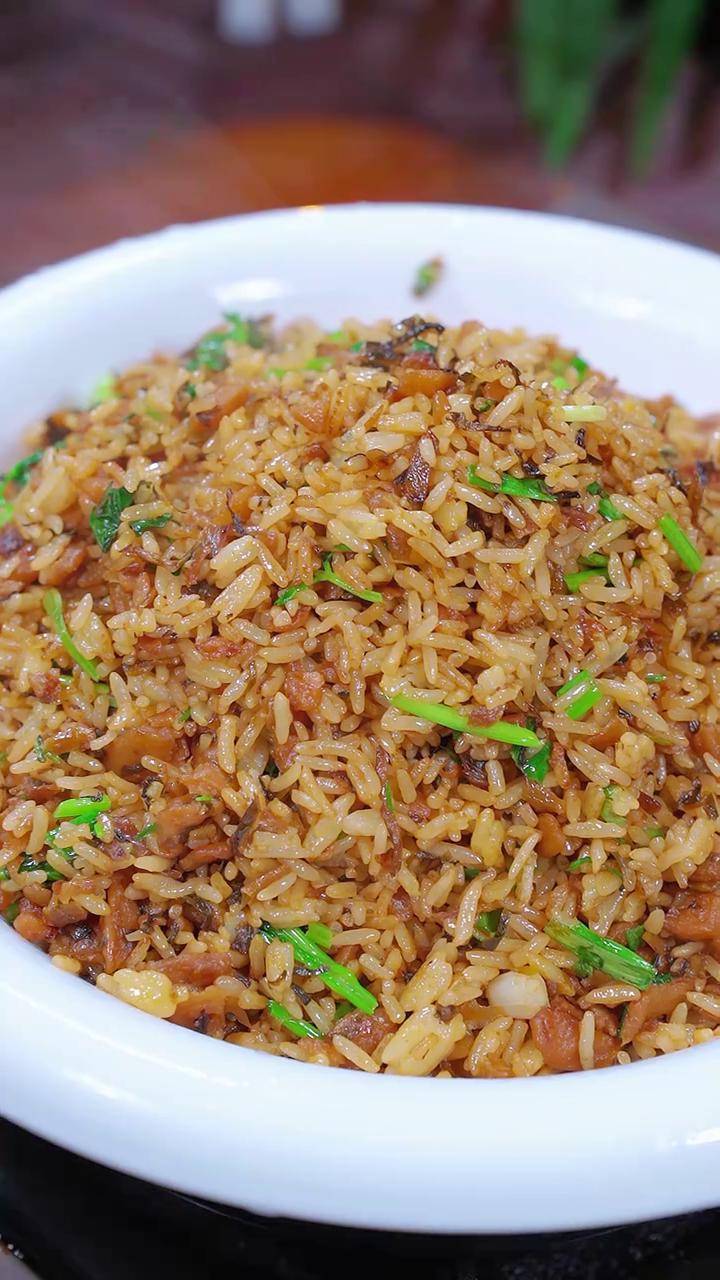 外婆菜炒饭好吃到停不下来 真材实料才能做出好味道 美味下饭菜 炒饭