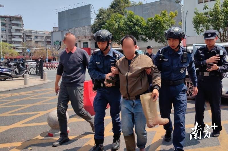男子被毒蛇咬伤，鹤山民警“狂飙”15分钟送医_群众_救治_共和镇