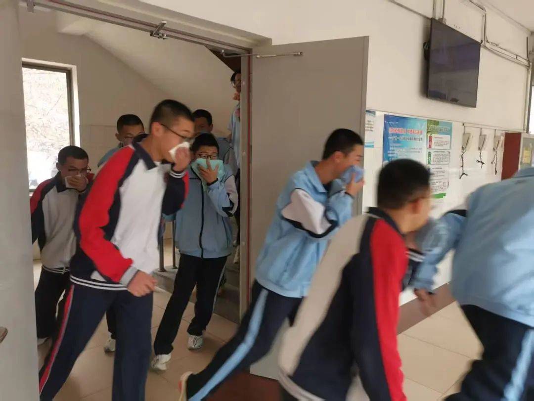 广饶一中开展宿舍消防应急疏散演练