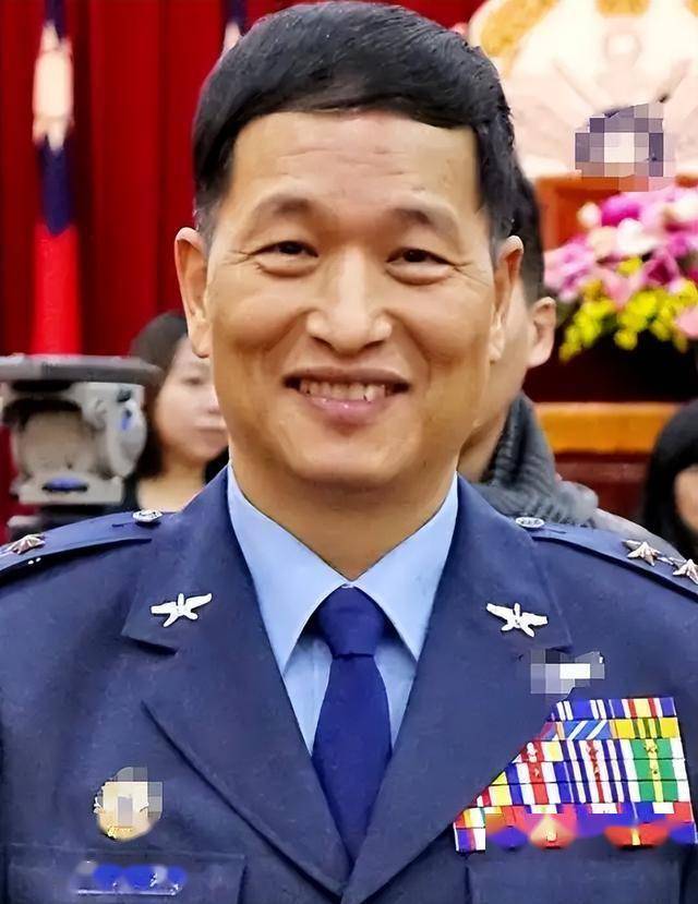 台空军退役副司令：若两岸开战就在福建打，别拿台湾当主战场，网友： - 特约评论