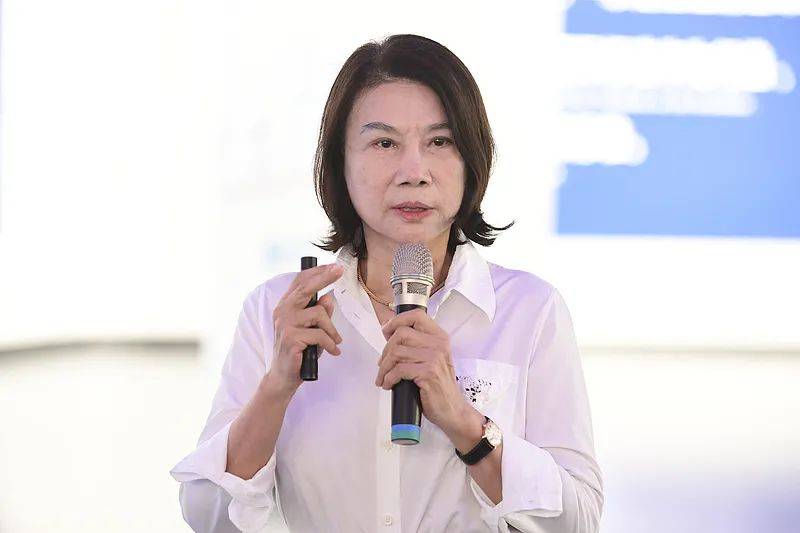 东明苏又工作了三年